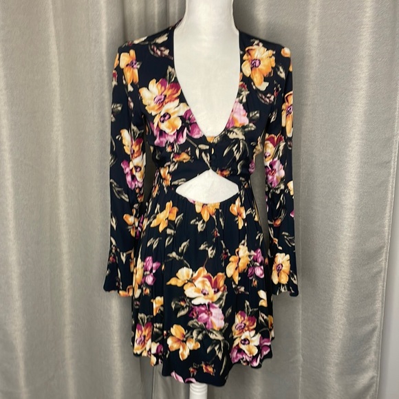 Kendall & Kyle Floral Long Sleeve Cutout Dress - Picture 3 of 8